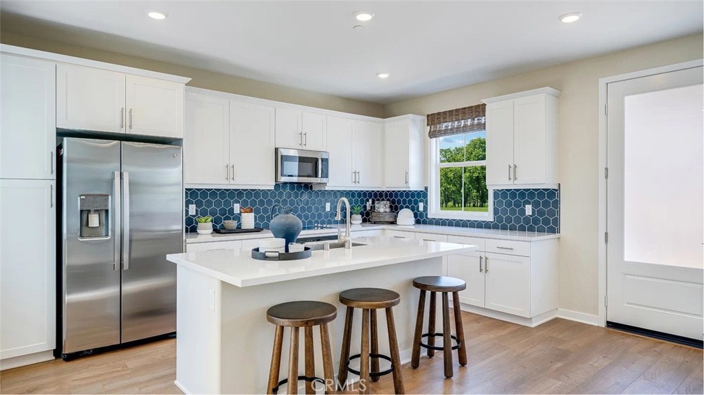 2561 E Hyde Paseo