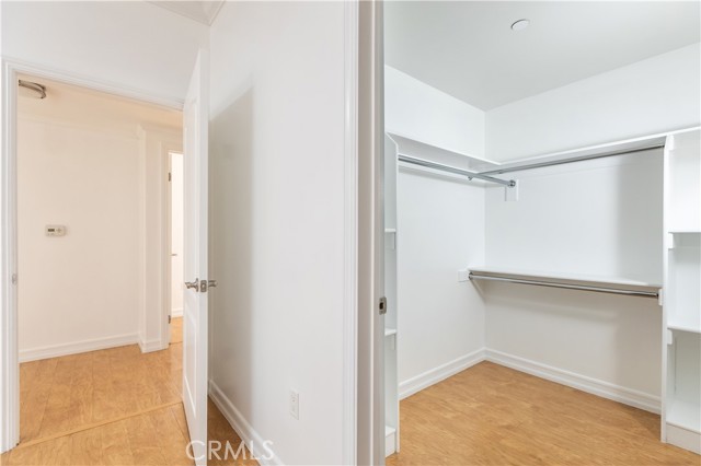Detail Gallery Image 11 of 14 For 709 S Manhattan Pl #401,  Los Angeles,  CA 90005 - 3 Beds | 2/1 Baths
