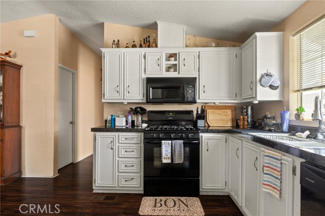 Detail Gallery Image 7 of 27 For 10961 Desert Lawn Dr #93,  Calimesa,  CA 92320 - 2 Beds | 2 Baths