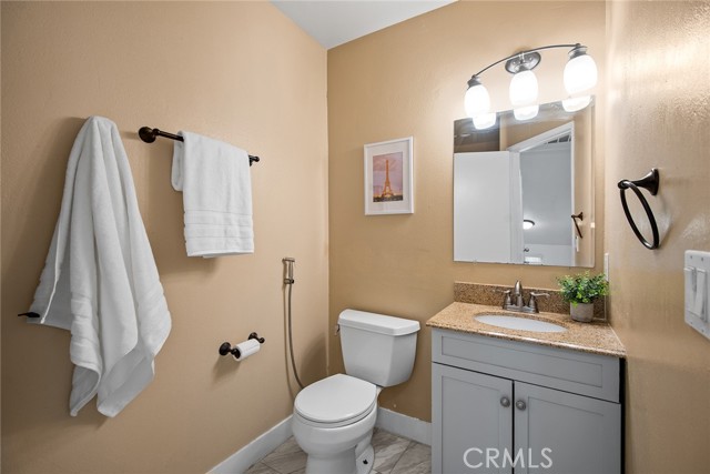 Detail Gallery Image 15 of 23 For 9901 Independence Ave #D,  Chatsworth,  CA 91311 - 2 Beds | 2 Baths