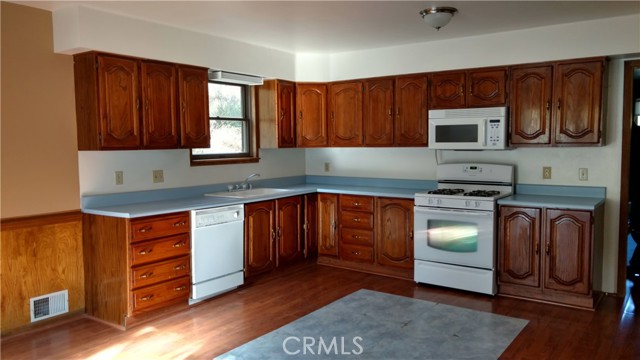 Detail Gallery Image 11 of 43 For 1792 Ash, Wrightwood,  CA 92397 - 3 Beds | 2/1 Baths