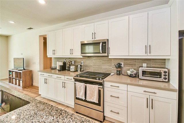 Detail Gallery Image 14 of 37 For 6914 Old Mill Ave, Chino,  CA 91710 - 4 Beds | 3 Baths