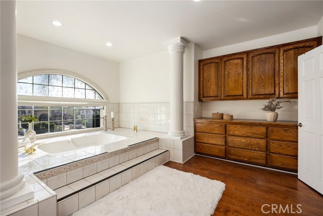 Detail Gallery Image 53 of 59 For 1029 E Belmont Abbey Ln, Claremont,  CA 91711 - 5 Beds | 6 Baths