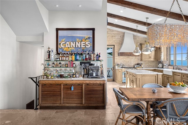 Detail Gallery Image 6 of 31 For 2100 Crestview Dr, Laguna Beach,  CA 92651 - 3 Beds | 2/1 Baths