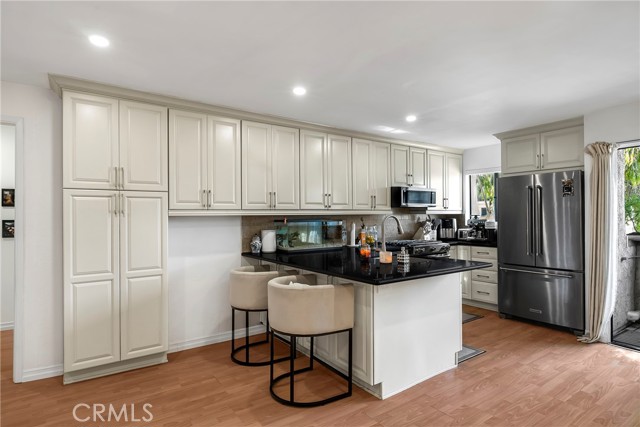 Detail Gallery Image 7 of 17 For 18530 Hatteras St #213,  Tarzana,  CA 91356 - 2 Beds | 2 Baths