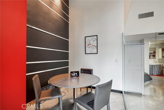 350 W Ash Street, San Diego CA: https://media.crmls.org/medias/2e56151f-93ca-4fc7-86ba-59ea7b0b3ac2.jpg