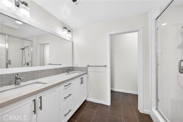 335 Magnet, Irvine CA: https://media.crmls.org/medias/2e5676d2-018f-40f1-a9ec-c0fe90993350.jpg