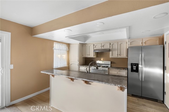 Detail Gallery Image 4 of 11 For 1639 Wade Dr, Paso Robles,  CA 93446 - 3 Beds | 1/1 Baths