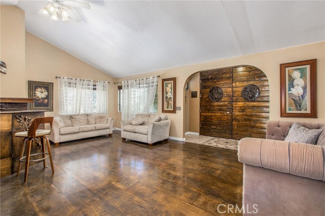 Detail Gallery Image 3 of 46 For 11425 Bryant St, Yucaipa,  CA 92399 - 4 Beds | 4 Baths