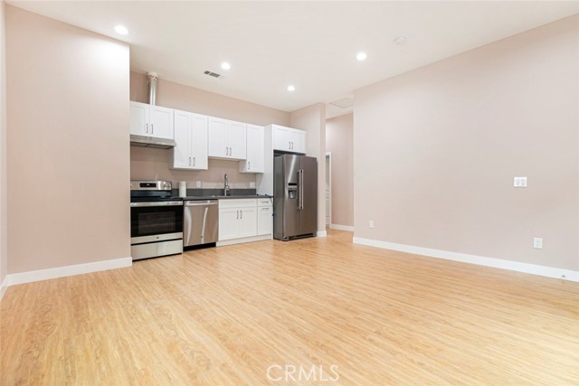 Detail Gallery Image 5 of 15 For 741 E Doran St #B,  Glendale,  CA 91206 - 2 Beds | 1 Baths