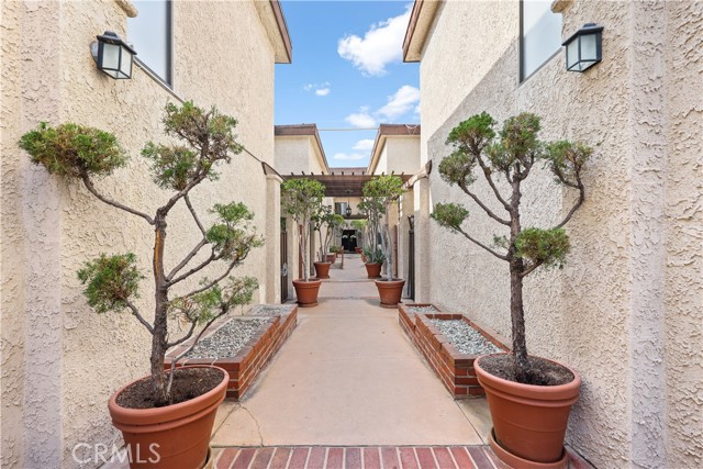 Detail Gallery Image 2 of 19 For 9210 Van Nuys Bld #15,  Panorama City,  CA 91402 - 2 Beds | 2 Baths