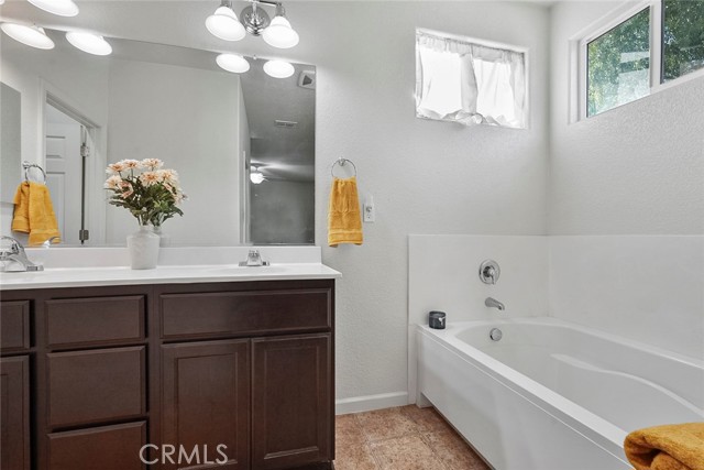 Detail Gallery Image 18 of 35 For 1444 San Pedro St, Los Banos,  CA 93635 - 4 Beds | 2 Baths