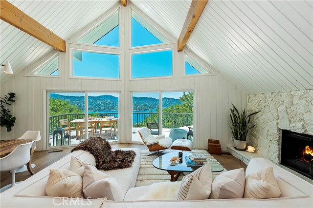 Detail Gallery Image 3 of 61 For 1358 Yellowstone Dr, Lake Arrowhead,  CA 92352 - 4 Beds | 3 Baths