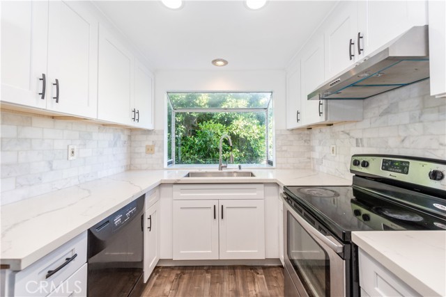 375 Stanford Court, Irvine CA: https://media.crmls.org/medias/2e5a94d3-d33f-44f7-80b8-24edbb8abe14.jpg