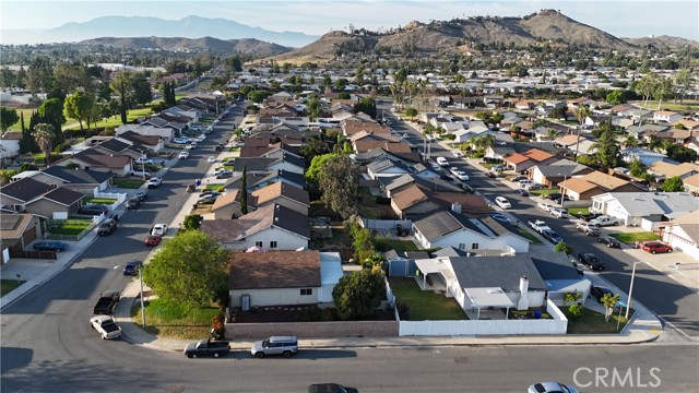 Detail Gallery Image 4 of 18 For 6362 Candle Light, Jurupa Valley,  CA 92509 - 4 Beds | 2 Baths