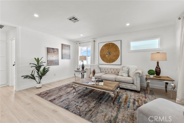 Detail Gallery Image 4 of 36 For 8502 Comolette, Downey,  CA 90242 - 3 Beds | 2 Baths