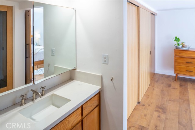 Detail Gallery Image 5 of 23 For 654 Pier Ave #C,  Santa Monica,  CA 90405 - 2 Beds | 2/1 Baths