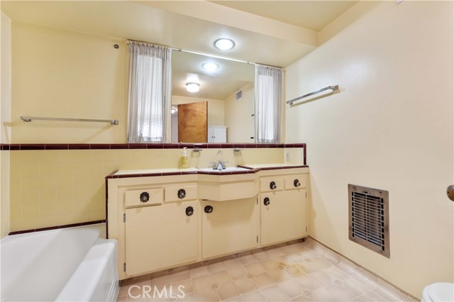 Detail Gallery Image 20 of 28 For 926 E Dalton Ave, Glendora,  CA 91741 - 3 Beds | 2 Baths