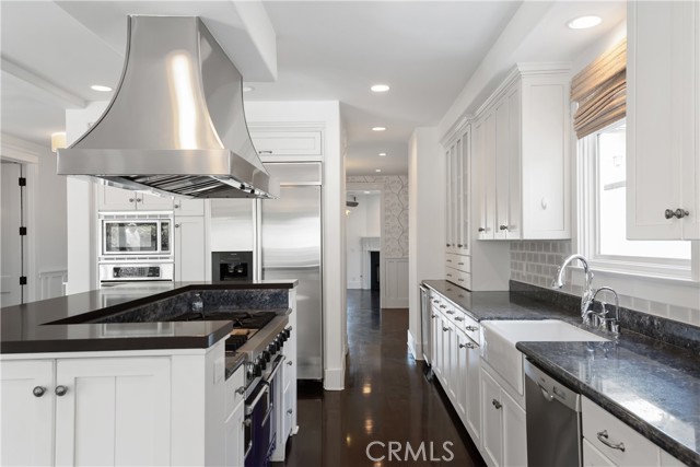 562 33rd Street, Manhattan Beach, California 90266, 5 Bedrooms Bedrooms, ,4 BathroomsBathrooms,Residential,Sold,33rd,SB22165007