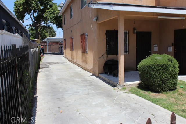 127 E 95th Street, Los Angeles CA: https://media.crmls.org/medias/2e5e2383-1346-4af0-860e-8d6c6d6cf7e0.jpg