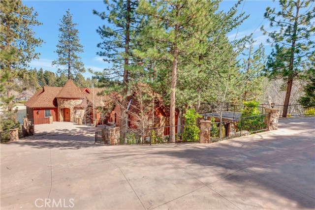 Detail Gallery Image 8 of 46 For 27467 N Bay Rd, Lake Arrowhead,  CA 92352 - 6 Beds | 5/2 Baths