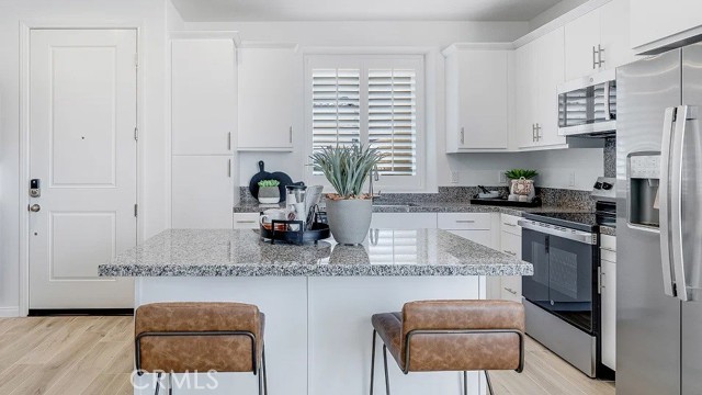 Detail Gallery Image 3 of 20 For 1227 Yeager Ave, Rialto,  CA 92376 - 3 Beds | 2/1 Baths