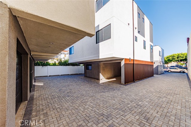 Detail Gallery Image 27 of 29 For 1859 Crenshaw Bld, Los Angeles,  CA 90019 - 4 Beds | 3 Baths