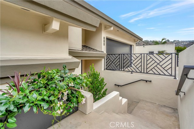 Detail Gallery Image 5 of 68 For 553 Temple Hills Dr, Laguna Beach,  CA 92651 - 5 Beds | 4/1 Baths