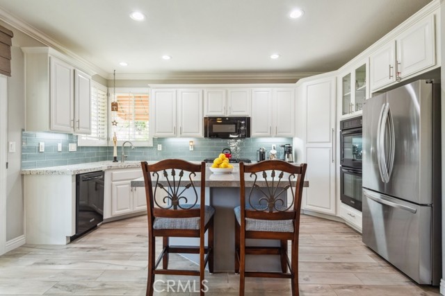 Detail Gallery Image 7 of 42 For 23023 via Moraga, Moreno Valley,  CA 92557 - 4 Beds | 3 Baths