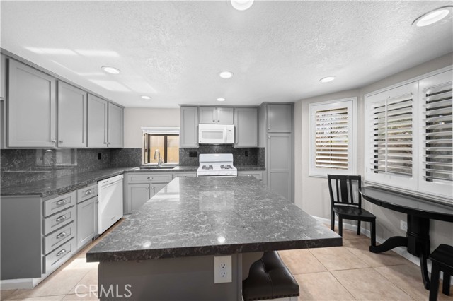 Detail Gallery Image 9 of 27 For 43007 Pearlwood Dr, Lancaster,  CA 93536 - 4 Beds | 4 Baths