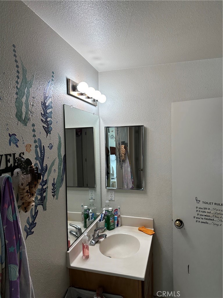 https://media.crmls.org/medias/2e6282d8-515c-4201-a833-caaa0d106bb7.jpg?preset=X-Large