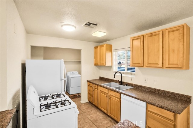 60803 Division Street, Joshua Tree CA: https://media.crmls.org/medias/2e63474d-31f5-4f81-ae4e-8b5ec2c2660d.jpg