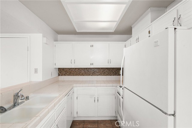 25712 Le Parc, Lake Forest CA: https://media.crmls.org/medias/2e6394a8-c67d-4f22-be46-48d1e179d494.jpg