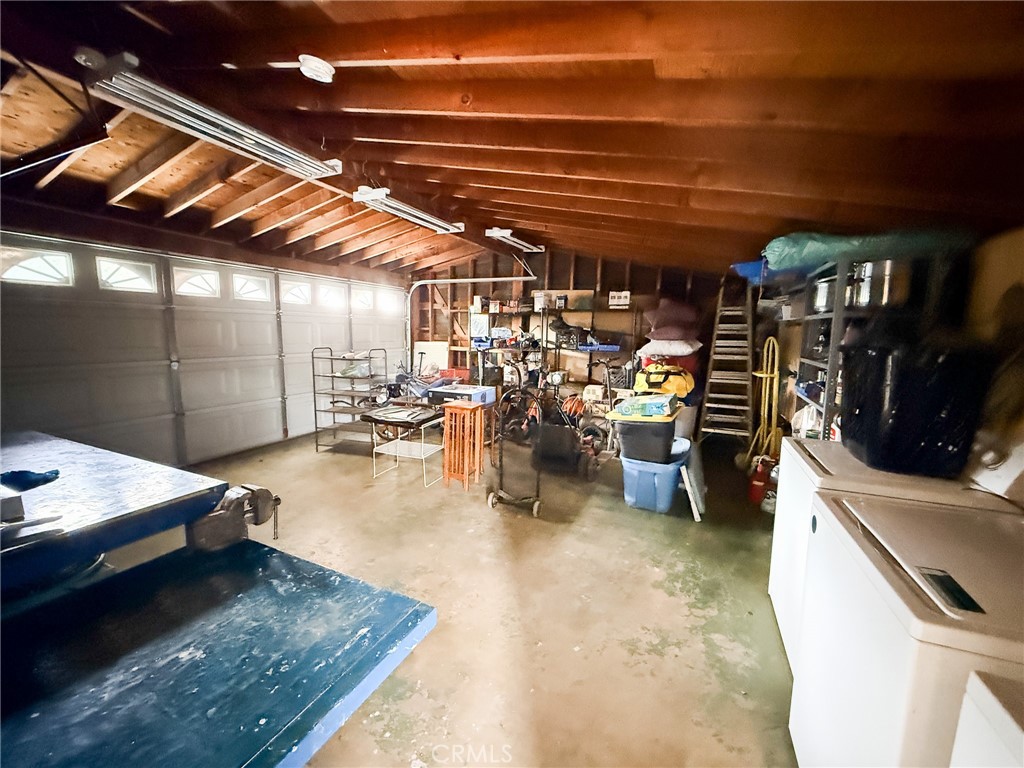 https://media.crmls.org/medias/2e64da1b-e6fb-4845-9fb2-76b6d4c2da67.jpg?preset=X-Large
