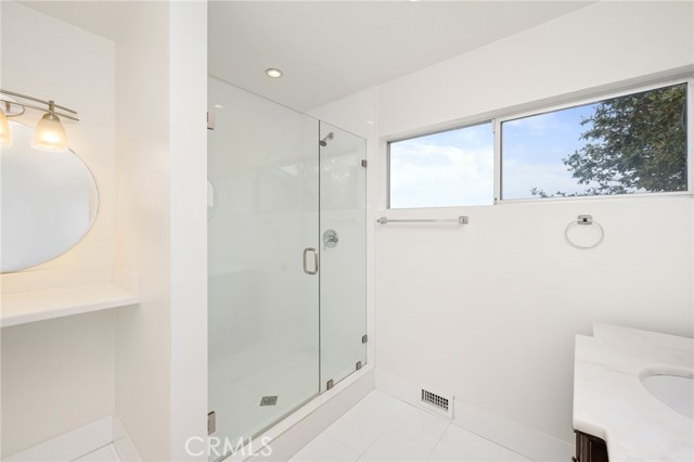 Detail Gallery Image 8 of 25 For 7126 Macapa Dr, Los Angeles,  CA 90068 - 3 Beds | 2 Baths