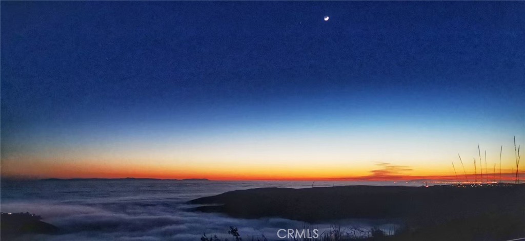 https://media.crmls.org/medias/2e65cb17-a52b-4504-9797-46b4c63764a9.jpg?preset=X-Large