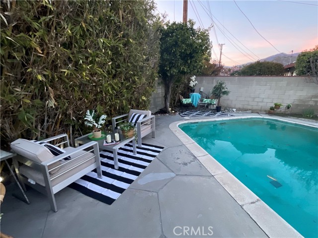 pool area casual seating