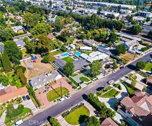 5702 Lubao Avenue, Woodland Hills CA: https://media.crmls.org/medias/2e66cd5c-15fc-4cb3-8216-d85e348cb65a.jpg