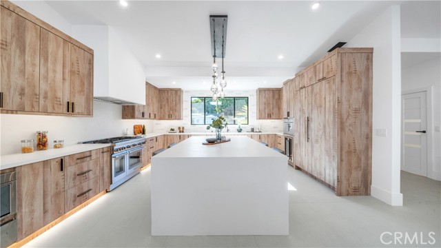 Detail Gallery Image 5 of 39 For 18829 Paseo Nuevo Dr, Tarzana,  CA 91356 - 4 Beds | 4/1 Baths