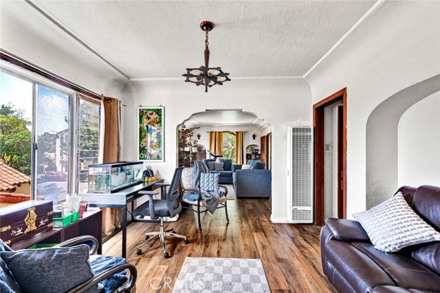 2184 Cedar Avenue, Long Beach CA: https://media.crmls.org/medias/2e66ee29-3b94-4067-b02c-1910943a3566.jpg