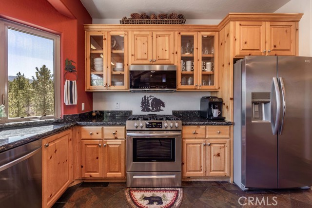 Detail Gallery Image 19 of 67 For 1046 Heritage, Big Bear City,  CA 92314 - 5 Beds | 4/1 Baths