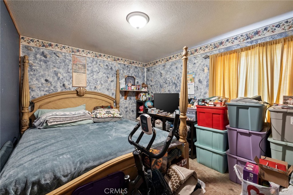 https://media.crmls.org/medias/2e67f061-c54b-4809-98fa-20e2a4948754.jpg?preset=X-Large