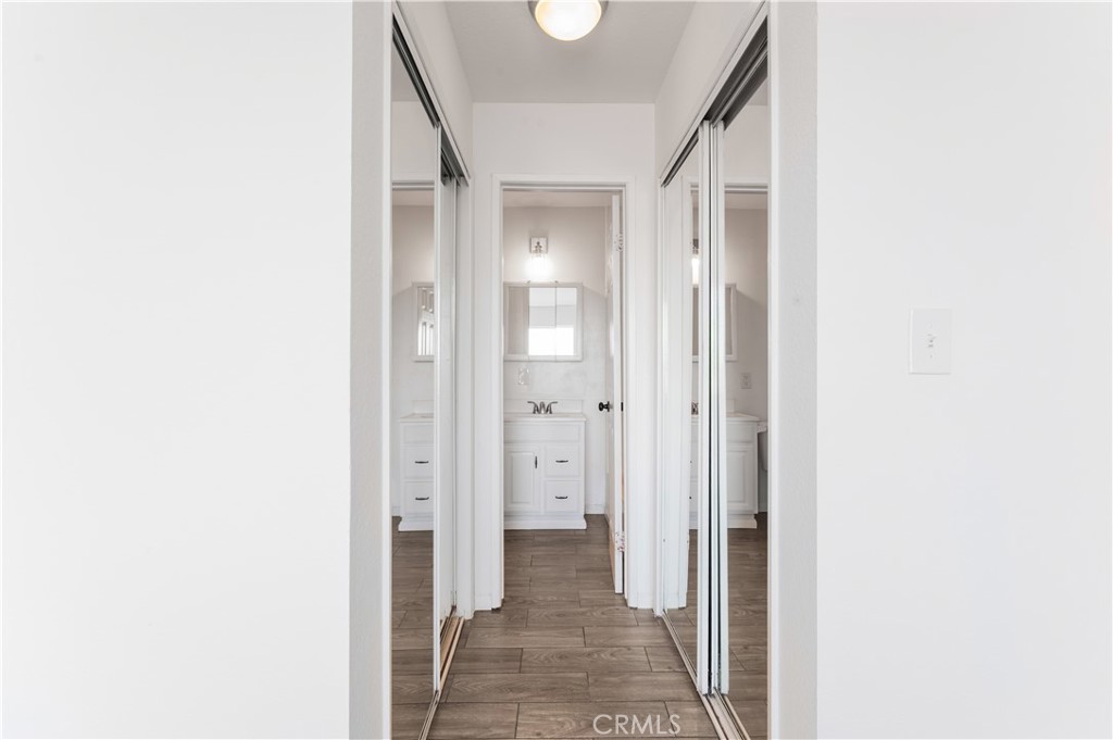 https://media.crmls.org/medias/2e67f3b0-454a-4d60-99fd-3febe9d2496c.jpg?preset=X-Large