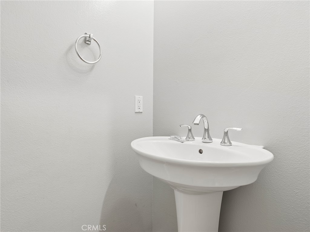 https://media.crmls.org/medias/2e6848af-d173-4a3a-8ec8-9a8927f128b7.jpg?preset=X-Large