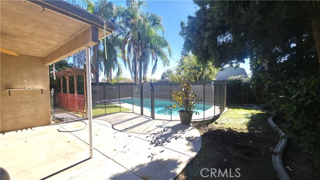 Detail Gallery Image 6 of 28 For 9909 Mona Lisa Ln, Bakersfield,  CA 93312 - 3 Beds | 2 Baths