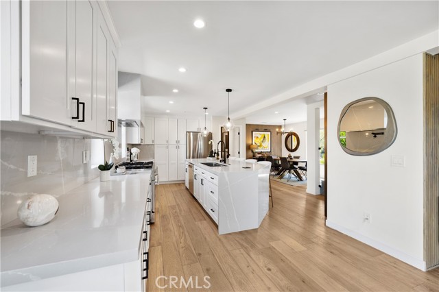 Detail Gallery Image 14 of 69 For 23202 Aetna St, Woodland Hills,  CA 91367 - 5 Beds | 4 Baths