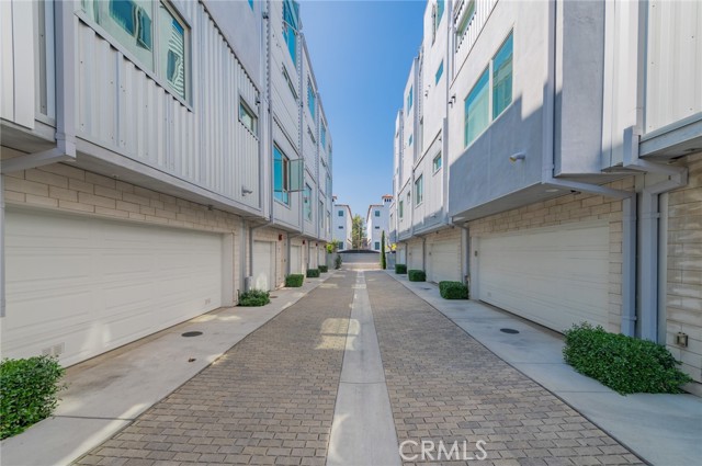 Detail Gallery Image 28 of 29 For 6016 W Beachwood Ln, Los Angeles,  CA 90038 - 3 Beds | 4 Baths