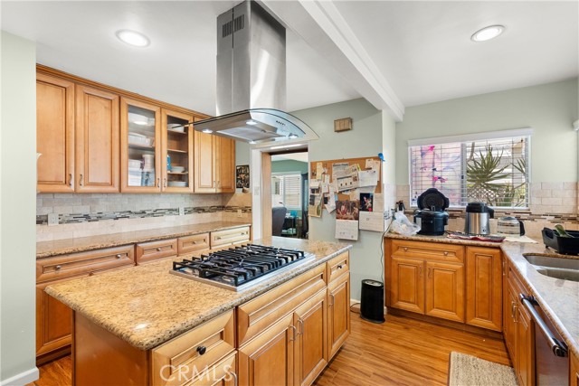308 Flower Street, Costa Mesa CA: https://media.crmls.org/medias/2e6943c4-4e3c-46c6-a2c1-6b4158ef1b74.jpg