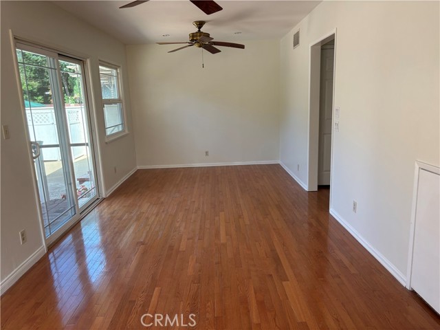 21327 De La Osa, Woodland Hills CA: https://media.crmls.org/medias/2e69b79e-64fa-42bf-b22c-bf196734d0c7.jpg