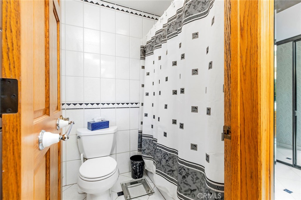 https://media.crmls.org/medias/2e6a01a4-fe5e-43d5-a6d2-2bb0e9377416.jpg?preset=X-Large